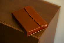 Load image into Gallery viewer, Le Pochette leather good made in monaco at atelier grinda