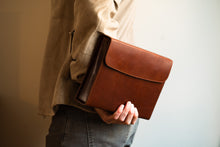 Load image into Gallery viewer, Le Pochette leather good made in monaco at atelier grindaLe Pochette leather good made in monaco at atelier grinda