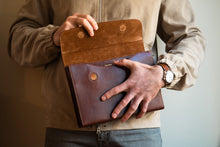 Load image into Gallery viewer, Le Pochette leather good made in monaco at atelier grinda