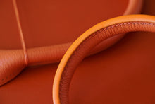 Load image into Gallery viewer, Tote Bag made in Monaco by Nicolas Grinda from Atelier Grinda luxury leather craft product produit de luxe fait à la main par un artisan sur mesure avec choix des cuirs et des couleurs