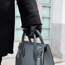 Load image into Gallery viewer, Grey made to order custom bespoke Tote Bag made in Monaco by Nicolas Grinda from Atelier Grinda luxury leather craft product produit de luxe fait à la main par un artisan sur mesure avec choix des cuirs et des couleurs