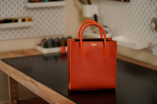 Tote Bag made in Monaco by Nicolas Grinda from Atelier Grinda luxury leather craft product produit de luxe fait à la main par un artisan sur mesure avec choix des cuirs et des couleurs